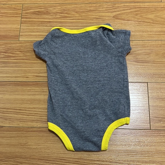 Batman baby body suit - Picture 3 of 3